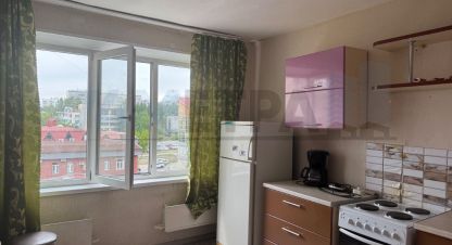Снять квартиру 1 комнатную, 38 кв. м. Фотография №1 Сдам квартиру 1 комнатную с общей площадью 38м2, 6/9 эт., на улице Молодогвардейцев, Калининский район район, г. Челябинск, Челябинская обл., Россия, агентство 74 метра. Фотография №1