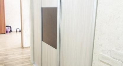 Купить квартиру 2-х комнатную, 57.8 кв. м. Фотография №1 Продам квартиру 2-х комнатную с общей площадью 57.8м2, 5/5 эт., на улице Сурикова, г. Магнитогорск, Челябинская обл., Россия, агентство РиоЛюкс. Фотография №1