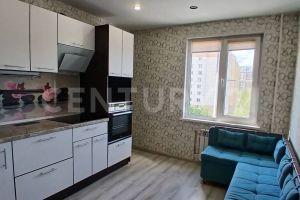 Продам квартиру 2-х комнатную с общей площадью 58.4м2, 5/10 эт., на улице 1-й мкр, г. Имени свердловап, Ленинградская обл., Россия, агентство CENTURY 21 Россия