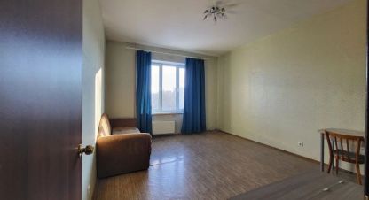 Купить квартиру, 29.5 кв. м. Фотография №1 Продам квартиру с общей площадью 29.5м2, 3/5 эт., на улице Рощинская, г. Гатчина, Ленинградская обл., Россия, агентство РЕАЛ агентство недвижимости. Фотография №1