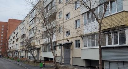 Продам квартиру 3-х комнатную с общей площадью 59.2м2, 5/5 эт., на улице Сибирская, Швейная фирма район, г. Курган, Курганская обл., Россия, агентство Домовой45. Фотография №1