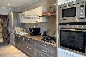 Продам квартиру 3-х комнатную с общей площадью 124.5м2, 2/5 эт., на улице Сибирская, Швейная фирма район, г. Курган, Курганская обл., Россия, агентство Домовой45 Продам квартиру 3-х комнатную с общей площадью 124.5м2, 2/5 эт., на улице Сибирская, Швейная фирма район, г. Курган, Курганская обл., Россия, агентство Домовой45
