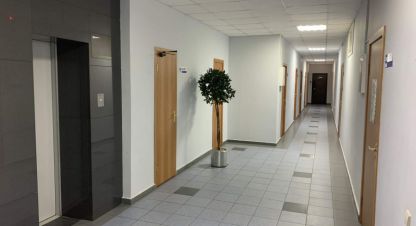 Снять офисное помещение, 35 кв. м. Фотография №1 Сдам офисное помещение с общей площадью 35м2, на улице 4-й проезд, Октябрьский район район, г. Самара, Самарская обл., Россия, агентство Джойнио. Фотография №1