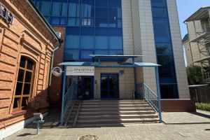 Сдам офисное помещение с общей площадью 228.7м2, Ворошиловский район, г. Волгоград, Волгоградская обл., Россия, агентство Живем Дома Сдам офисное помещение с общей площадью 228.7м2, Ворошиловский район, г. Волгоград, Волгоградская обл., Россия, агентство Живем Дома