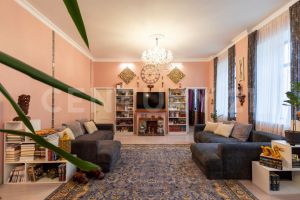 Продам квартиру 3-х комнатную с общей площадью 104м2, 3/5 эт., на улице Марата, г. Санкт-Петербург, Санкт-Петербург, Россия, агентство CENTURY 21 Россия