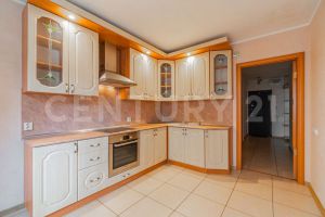 Продам квартиру 2-х комнатную с общей площадью 58.4м2, 4/10 эт., на улице Школьная ул  11, г. Бугры пос, Ленинградская обл., Россия, агентство CENTURY 21 Россия