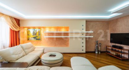Продам квартиру 3-х комнатную с общей площадью 130м2, 3/8 эт., на улице П и  смородина ул, г. Липецк, Липецкая обл., Россия, агентство CENTURY 21 Россия. Фотография №1